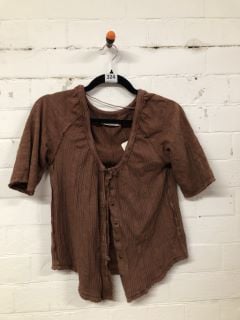 WOMEN'S DESIGNER CROPPED CARDIGAN IN BROWN - SIZE M - RRP $78