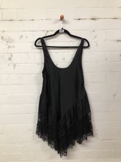 WOMEN'S DESIGNER DRESS IN BLACK - SIZE M - RRP $78