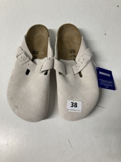 PAIR OF BIRKENSTOCK SANDALS IN LIGHT GREY - SIZE UK 6