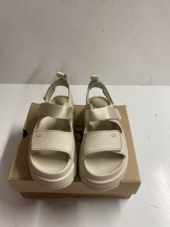 PAIR OF UGG W GOLDENGLO SANDALS IN CREAM - SIZE UK 4