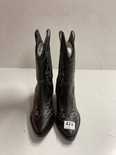 PAIR OF WOMEN'S COWBOY BOOTS IN BLACK - SIZE UK 5