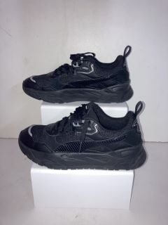 PUMA TRAINERS SIZE 8