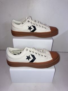 CONVERSE TRAINERS SIZE 6