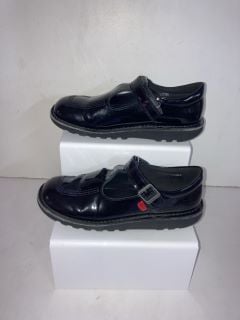 KICKERS PATENT LEATHER SHOES SIZE 39