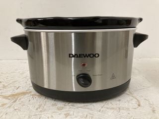 DAEWOO SDA1788 6.5L SLOW COOKER | STAINLESS STEEL | 3 HEAT SETTINGS | DISHWASHER SAFE POT & LID | POWER INDICATOR | USEFUL CARRY HANDLES | RAISED FEET | MANUAL TEMPERATURE CONTROL | 300W, GREY