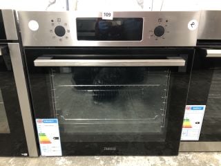 ZANUSSI BUILT-IN SINGLE OVEN MODEL: ZOHCX3X2 - RRP.£249 (EX-DISPLAY)