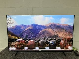 SAMSUNG 62" 4K TV MODEL: UE65DU8000 (NO BOX, NO REMOTES, WITH STAND) (DISPLAY FAULT BENT SCREEN) RRP £599