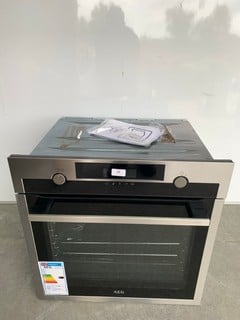 AEG INTEGRATED SINGLE OVEN MODEL: BCE556060M (EX DISPLAY) RRP: £700