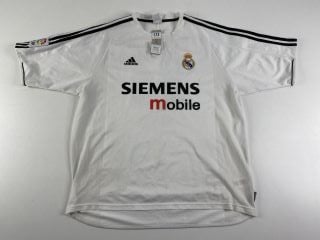 REAL MADRID FOOTBALL SHIRT WITH BECKAM ON THE BACK SIZE XL RRP£!18