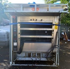 2015 REAL FORNI 18 TRAY 3 DECK OVEN TYPE: ELETTROREAL MODEL:AE3C 6,10 ELECTRIC S/N 12527 (RAMS REQUIRED – TO BE APPROVED BY JPS BEFORE COLLECTION – VIEWING BY APPOINTMENT)