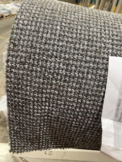 GREY AND WHITE PATTERNED COARSE FIBRE CARPET (LARGE) (4M)