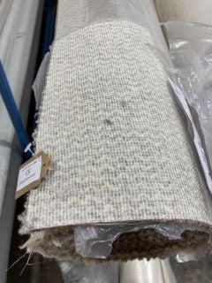 GREY AND WHITE PATTERNED MEDIUM FIBRE CARPET (4M)