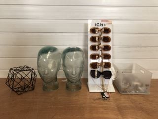 2 X GLASS MODEL HEADS TO INCLUDE QTY OF EARRING PHIALS AND 6 X SUNGLASSES WITH DISPLAY STAND