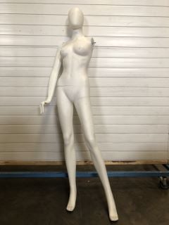 FEMALE DISPLAY MANNEQUIN (5.8 FOOT)