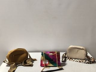 JAMIE BAGS HOLOGRAPHIC MULTICOLOURED SHOULDER BAG WITH FAUX GOLD CHAIN STRAP LATTE FAUX LEATHER SHOULDERBACK WITH ANIMALISTIC PATTERN STRAP CARAMEL FAUX LEATHER SHOULDER BAG WITH CARPET SHOULDER STRA