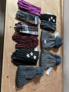 PURE FASION GREY WITH SILVER EFFECT WINTER HAT X2 PURE FASION GREY WINTER HAT X1 WINTER GLOVES BLACK ONE SIZE X1 WINTER GLOVES FUCHSIA X1 WINTER GLOVES RED TARTAN X1 WINTER GLOVES REPTILE PATTERN X1