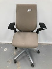 ERGONOMIC CHAIR STEELCASE MODEL GESTURE DARK BEIGE AND BLACK COLOUR.