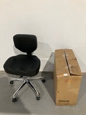 2X OFFICE CHAIRS INCLUDING SONGMICS MODEL OBN022R02 PINK (INCOMPLETE).