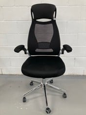 ERGONOMIC CHAIR BLACK COLOUR, ELEVATING ARMRESTS.