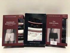 3 X TOMMY HILFIGER UNDERWEAR PACKS INCLUDING T-SHIRTS SIZE XL - LOCATION 44A.