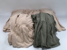 5 X DESIGNER DRESSES VARIOUS SIZES GREEN AND BEIGE (TOTAL P.V.P. 540€) - LOCATION 37B.