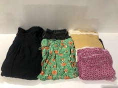 5 X DESIGNER GARMENTS VARIOUS MODELS AND SIZES (TOTAL P.V.P 560€) - LOCATION 45B.