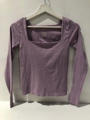 5 X DESIGNER LONG SLEEVED T-SHIRTS VARIOUS SIZES LILAC (TOTAL P.V.P. 240€) - LOCATION 45B.