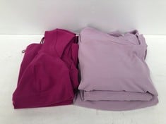 5 X DESIGNER T-SHIRTS IN VARIOUS SIZES AND DESIGNS (TOTAL P.V.P. 240€) - LOCATION 50B.