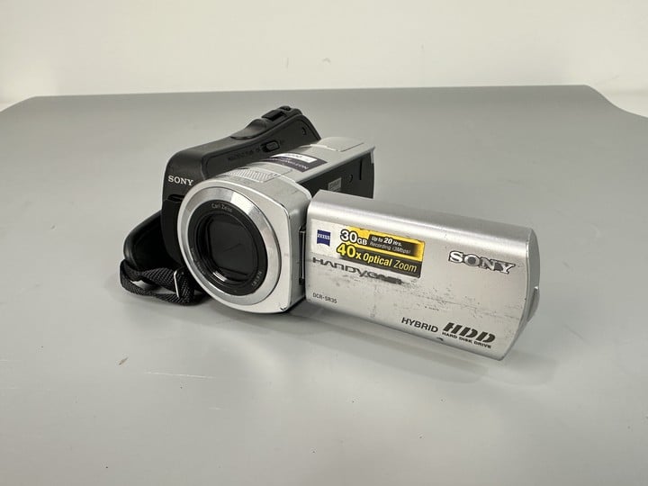 Sony Dcr-Sr35 Sony Handycam Video Camera, Hybrid Hdd,( Device Only) (VAT ONLY PAYABLE ON BUYERS PREMIUM)