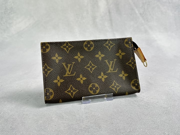 Louis Vuitton Monogram Pochette - 17x10x2cm (Approx) (VAT ONLY PAYABLE ON BUYERS PREMIUM)