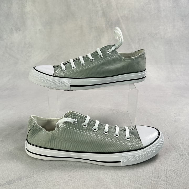 Converse All Star  - Size 8.5 (VAT ONLY PAYABLE ON BUYERS PREMIUM)