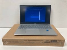 LAPTOP HP 15-FD0000NS 512 GB (ORIGINAL RRP - 319,99€) IN SILVER (WITH BOX AND 45W CHARGER, MOUSE AND SOUND NOT WORKING). I3-N305, 8 GB RAM, , INTEL UHD GRAPHICS [JPTZ7440].