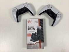 2 X PS5 CONTROLLER CFI-ZCT1W + CONTROLLER CHARGER PS4/PSMOVE PLAY STATION LOT (ORIGINAL RRP -€141,98) IN BLACK/WHITE (WITHOUT BOX) [JPTZ7526]