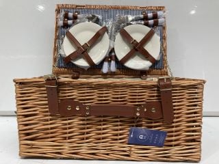 A BOX TO INCLUDE AN ITEM INTERNATIONAL PICNIC SET WITH A 16 PIECE DINING SET