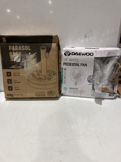 BOX OF ITEMS TO INCLUDE DAEWOO STANDING FAN