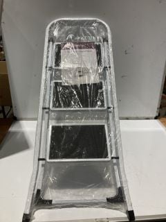 3 STEP WHITE METAL LADDER