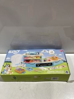 BOX OF ITEMS TO INCLUDE BLUEY WOODEN TABLETOP FANCY RESTAURANT PLAYSET