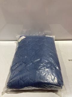 BOX OF ITEMS TO INCLUDE BLUE MEMORY FOAM PILLOW 200CM X 200CM