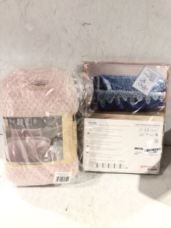 BOX OF ITEMS TO INCLUDE SLEEPDOWN WAFFLE FLEECE SINGLE DUVET