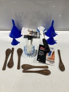 BOX OF ITEMS TO INCLUDE BLUE FUNNELS