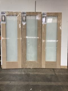 3 X SHAKER PATTERN 10 OAK VENEER INTERTIOR GLAZED DOOR (1981 X 686 X 35MM) APPROX RRP £618