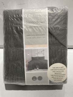 BOX OF SLEEPDOWN SUPER SOFT DUVET SETS, KING