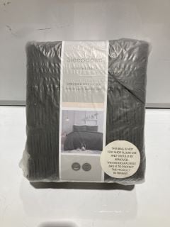 BOX OF SLEEPDOWN SUPER SOFT DUVET SETS, KING