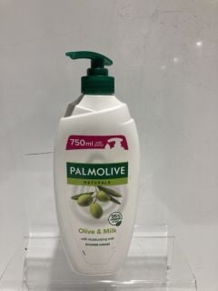 BOX OF TOILETRIES TO INCLUDE PALMOLIVE NATURALS OLIVE & MILK SHOWER CREAM