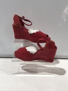 GABOR ALEJANDRA RED SUEDE SHOES SIZE 5 TO INCLUDE BLACK SLIDES