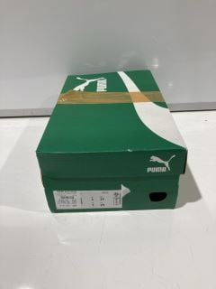 BOX OF ASSORTED FOOTWEAR TO INCLUDE PUMA UNISEX TRAINER SIZE 6