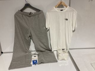 QTY OF ASSORTED CLOTHING ITEMS TO INCLUDE ABERCROMBIE & FITCH THE A&F POLISHED ICON TEE 3 SET