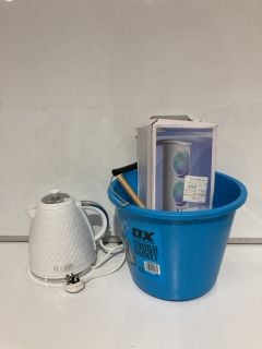 QTY OF ASSORTED ITEMS TO INCLUDE BRAMBLE 20 VACUUM STORAGE BAGS