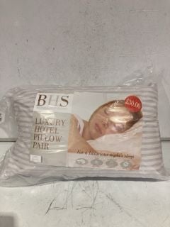 QTY OF ASSORTED ITEMS TO INCLUDE BHS HOTEL PILLOW PAIR