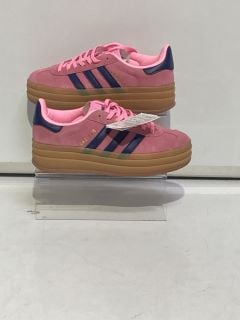 QTY OF ASSORTED SHOES TO INCLUDE ADIDAS ORIGINAL PINK GAZELLE UK 6